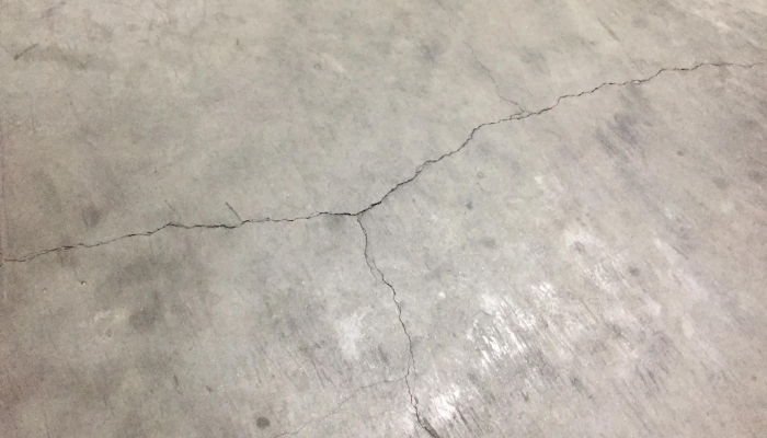 Lưu ý khi thi công xử lý nứt tường nhà xưởng